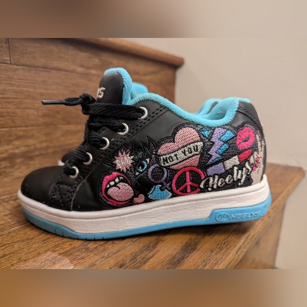 Heelys  Sz 1 Skate Shoes black & teal with embroidery